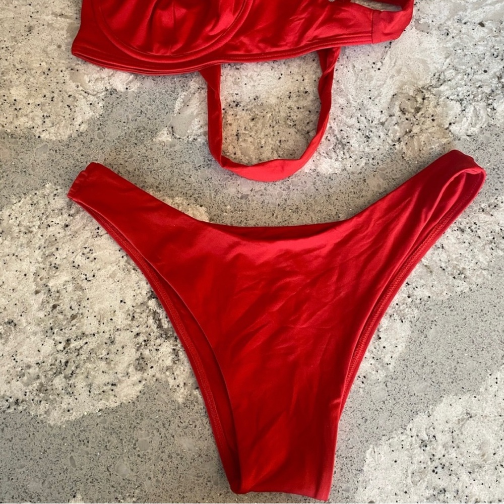Mondays swimwear Byron Bottom in paprika size large